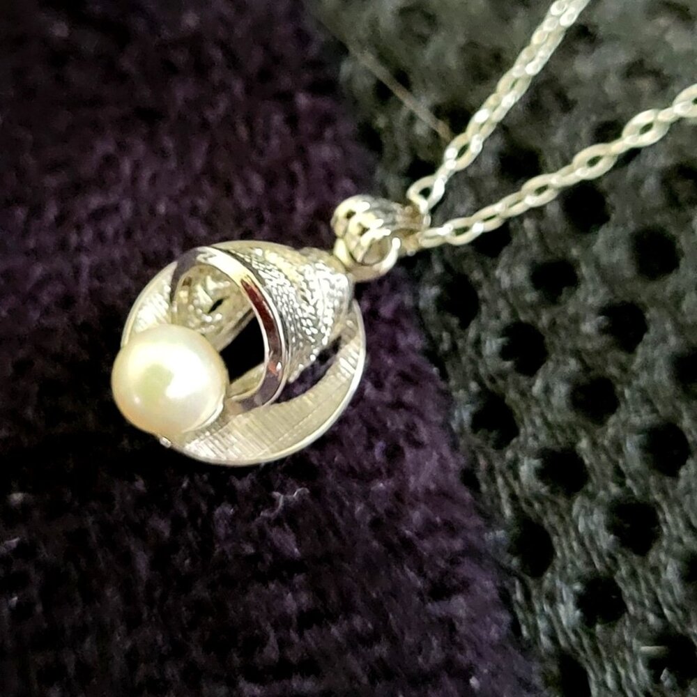Vintage Sterling Silver Bell Pendent With Pearl Necklace.